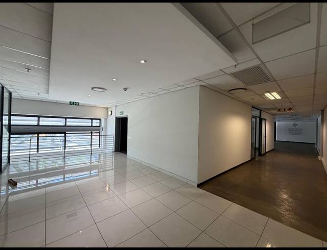 8,125M² WAREHOUSE TO LET IN HALFWAY HOUSE
